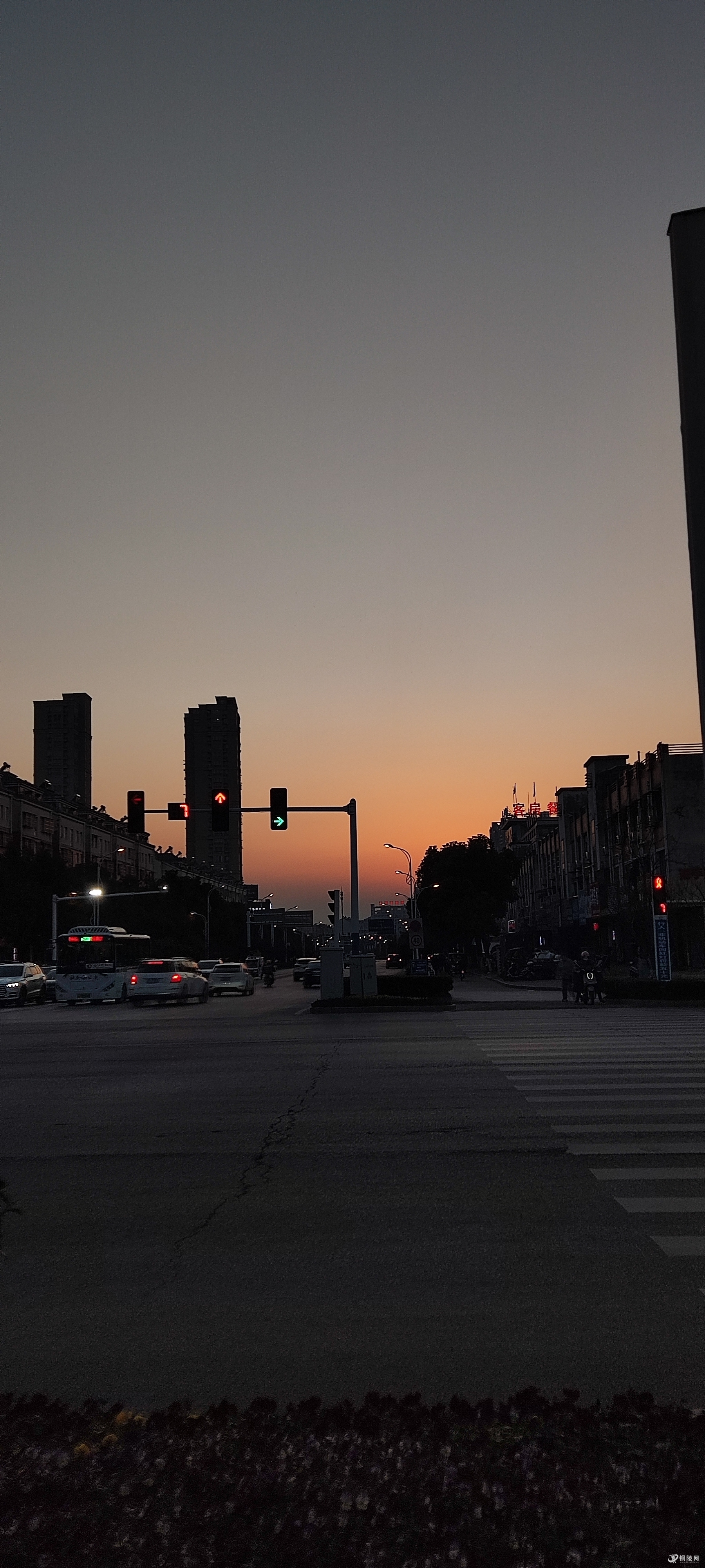 昨晚铜陵县的夕阳太好看了暮色渐变车水马龙美好的城市