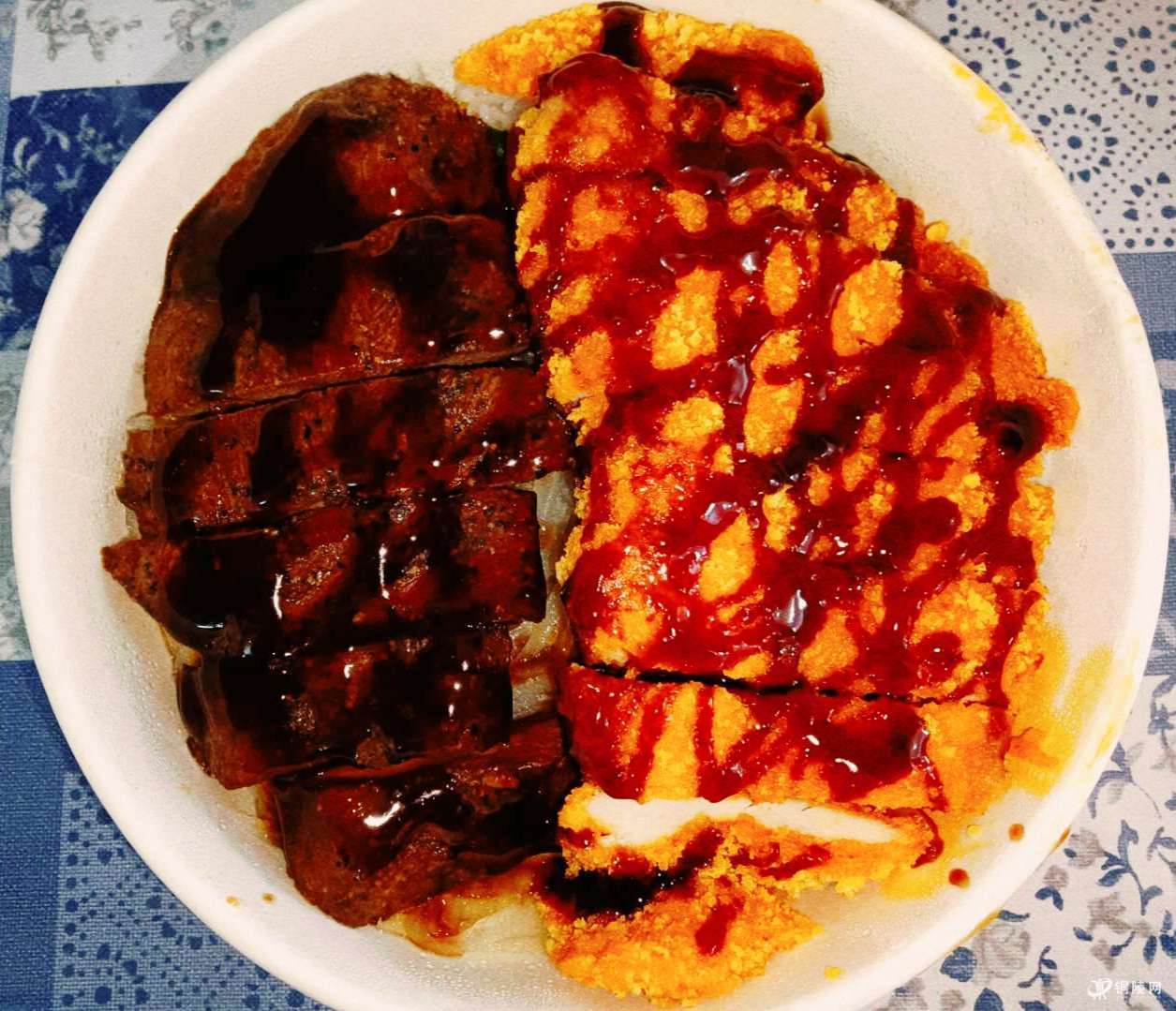 今天我们来碗筷儿美味的鸡排牛排双排饭吧.